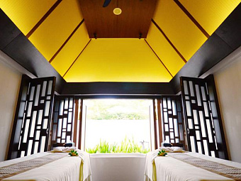 Отель HOLIDAY INN RESORT PHUKET MAI KHAO BEACH 4*