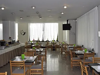 Отель JUNIOR 3*