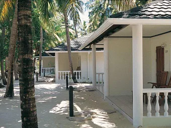 На территории отеля HOLIDAY ISLAND 4*
