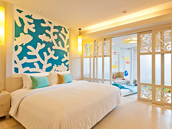 Family Room Lagoon Wing