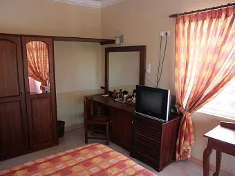 PARADISE BEACH HOTEL 3*