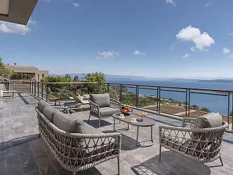 Six bedroom sea view residential apartment