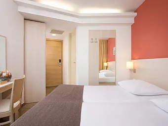 VALAMAR CRYSTAL 4*