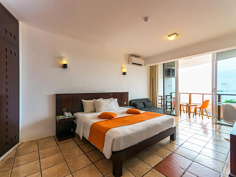Отель CALAMANDER UNAWATUNA BEACH 3*