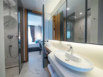 THE NORM COLLECTION DOOR'A 5*