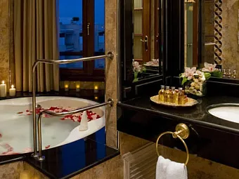 Интерьер туалетной комнаты в GRAN MELIA VICTORIA 5*