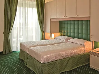 Отель CAMBRIDGE 4*