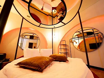 THE NORM COLLECTION DOOR'A 5*