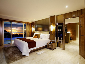  CENTARA GRAND PHRATAMNAK PATTAYA 5*. Premium Deluxe Suite.