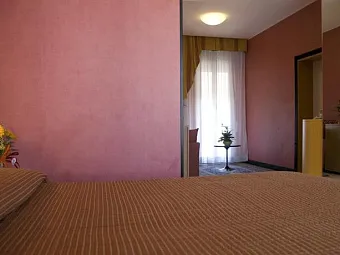 Отель JUNIOR 3*