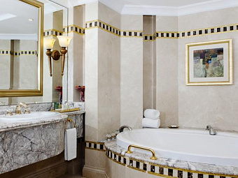 CORNICHE HOTEL SHARJAH 5* (ex. Hilton)