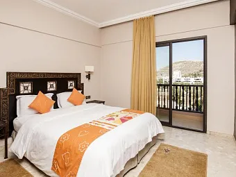 Отель TULIP INN OASIS 4*