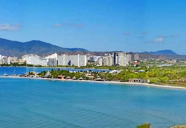 Панорама Поламара - столицы острова Маргариты