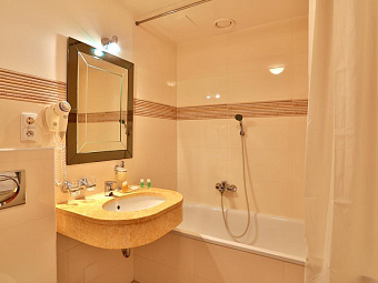 Отель ARISTON & ARISTON PATIO 4*