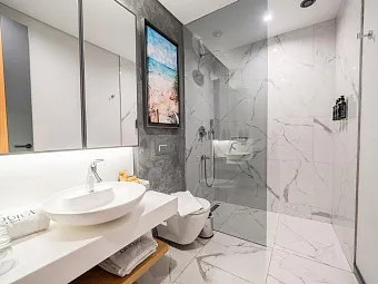 THE NORM COLLECTION DOOR'A 5*