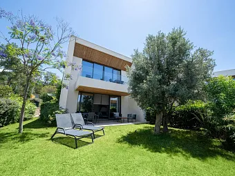 THE NORM COLLECTION DOOR'A 5*