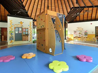 Детский клуб в  IRU FUSHI RESORT & SPA 5*