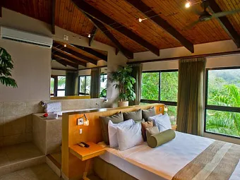 Отель COCO DE MER HOTEL & BLACK PARROT SUITES 4*