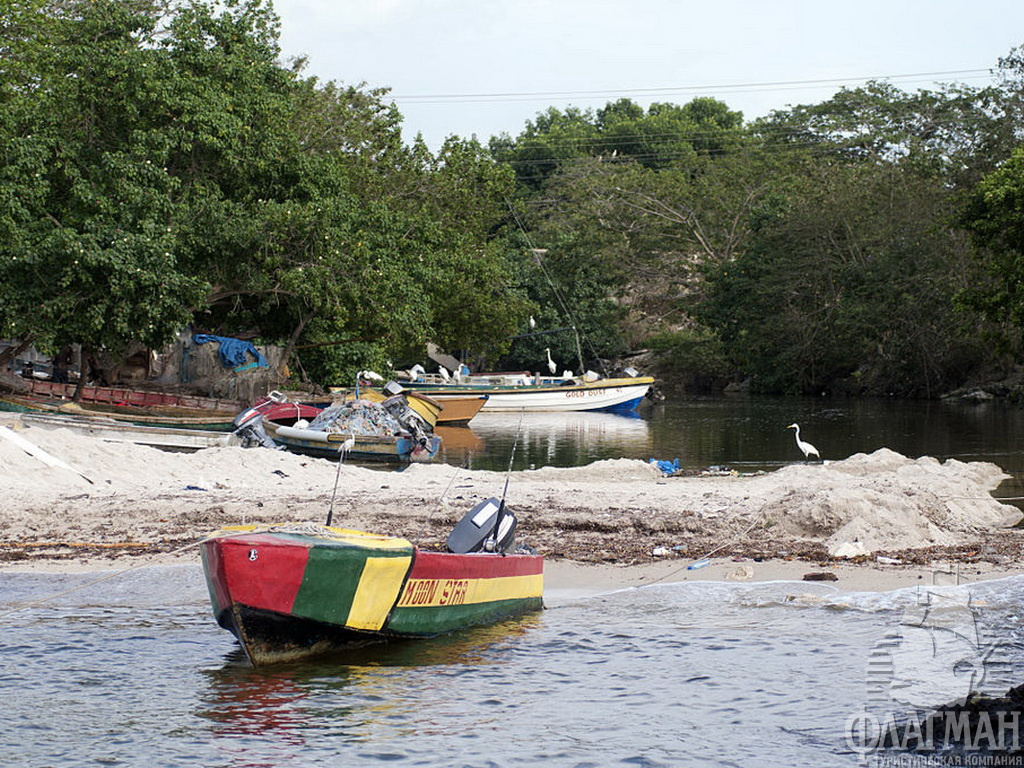 Основное занаятие местных - ничегонеделание, музыка и рыбалка