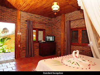 Отель CHEZ CAROLE BEACH RESORT 3*