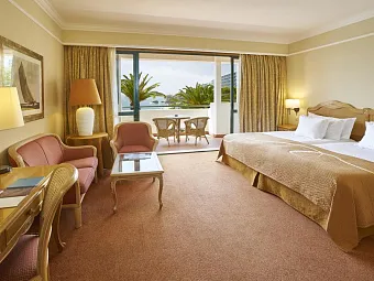 Отель CLIFF BAY 5*