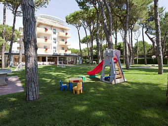  APARTHOTEL LA PINETA 4*