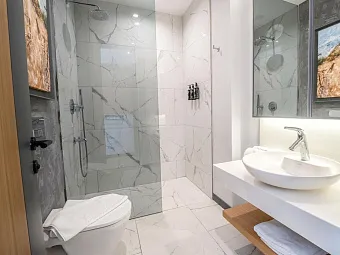 THE NORM COLLECTION DOOR'A 5*