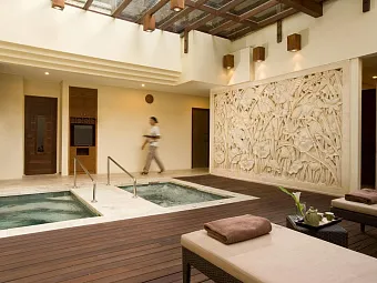 Отель NUSA DUA BEACH HOTEL & SPA 5*