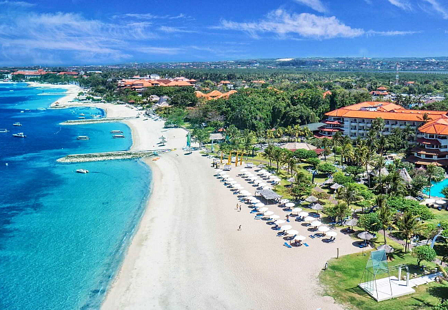 Панорама пляжа Нуса-Дуа. В этой части Бали расположены самые лучшие отели.