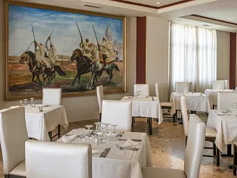 Отель TULIP INN OASIS 4*