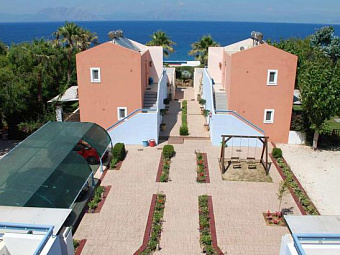 AITHRIO HOTEL 2+*
