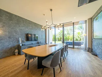 THE NORM COLLECTION DOOR'A 5*