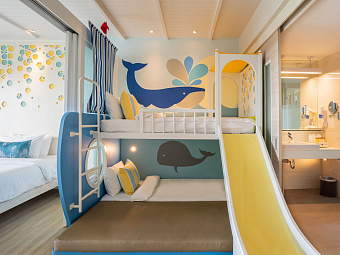Family Slide Room Aqua Wing
