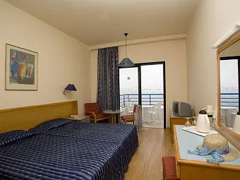  Отель QUEENS BAY 3*