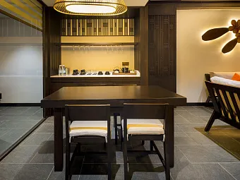 Deluxe room garden view with children themed room