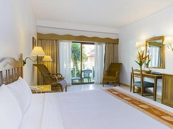 AMORA BEACH RESORT PHUKET 4*