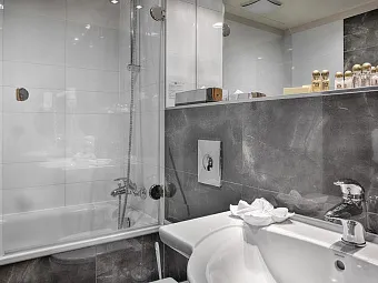 Отель MAJESTIC PLAZA 4*