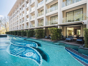 Deluxe Pool Access Room