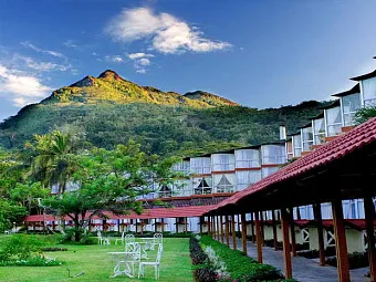 Отель BERJAYA BEAU VALLON BAY RESORT 4*