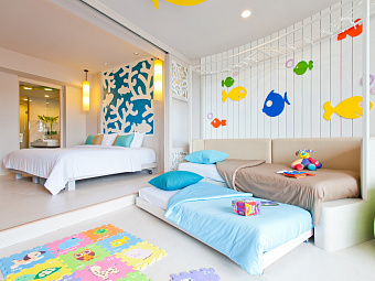 Family Room Lagoon Wing
