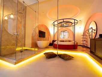 THE NORM COLLECTION DOOR'A 5*