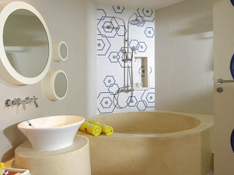 Отель HOLIDAY INN RESORT PHUKET MAI KHAO BEACH 4*