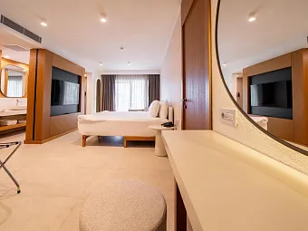 THE NORM COLLECTION DOOR'A 5*