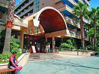 Главный вход в отель PLAYA PARK 3*