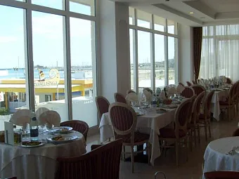 Отель IMPERIAL BEACH 4*
