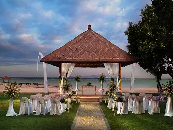 Отель NUSA DUA BEACH HOTEL & SPA 5*