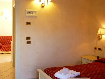 Отель IMPERIAL BEACH 4*