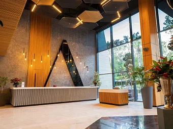 THE NORM COLLECTION DOOR'A 5*