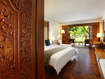 Отель NUSA DUA BEACH HOTEL & SPA 5*