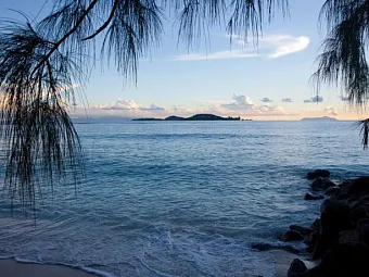 Отель CASTELLO BEACH PRASLIN 4*